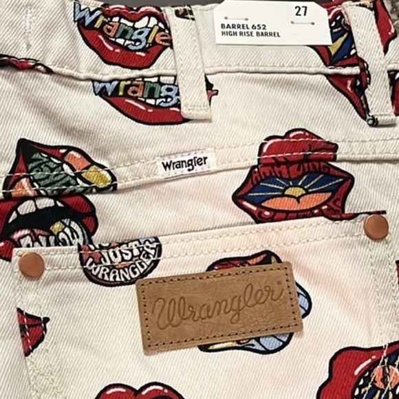Wrangler Size 27 Read My Lips
Barrel Denim Jeans ROLLING STONES VIBES - Picture 9 of 9